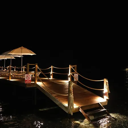 Lopera Hotel *