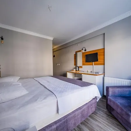 Lopera Hotel *