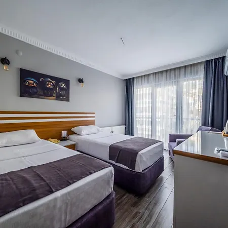 Lopera Hotel *