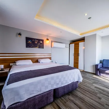 Lopera Hotel *